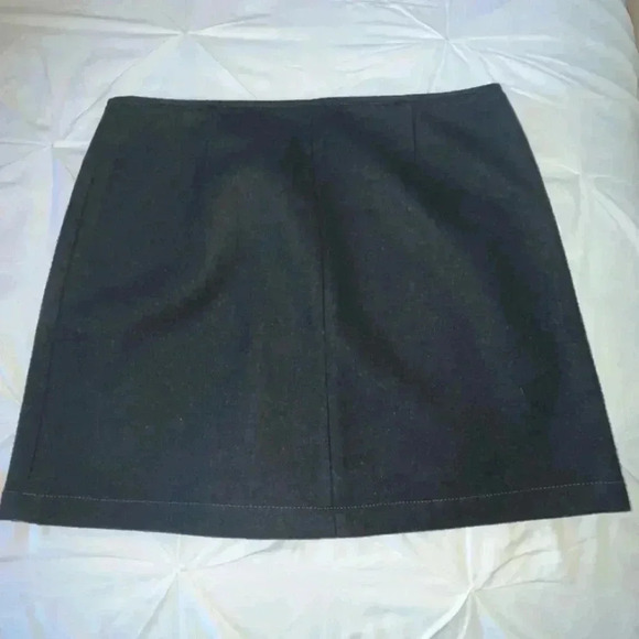 NWOT GAP Virgin Wool Mini Skirt W/ Front Half Zipper SIZE 10 - Picture 4 of 9